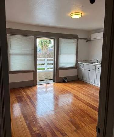 Listing photo 1 of 4