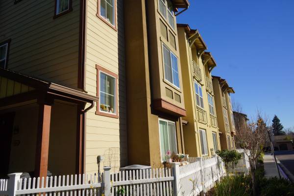 Listing photo 1 of 5