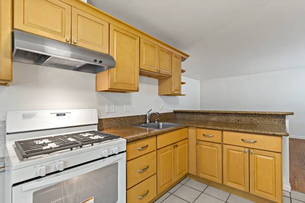 Listing photo 1 of 5