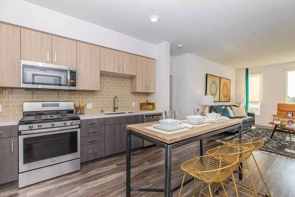 Listing photo 1 of 5