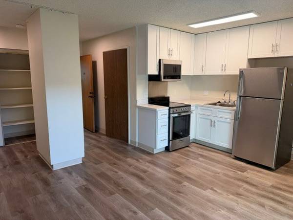 Listing photo 1 of 5