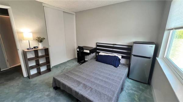 Listing photo 1 of 5