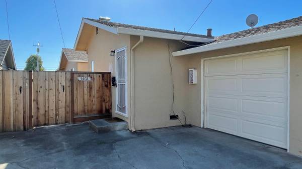 Listing photo 1 of 5