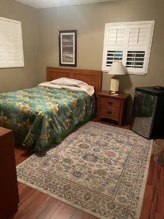 Listing photo 1 of 4
