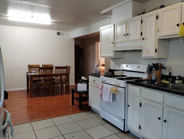 Listing photo 1 of 5