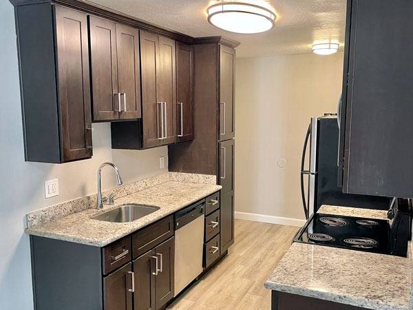 Listing photo 1 of 5