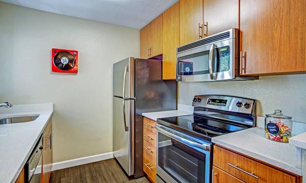 Listing photo 1 of 5