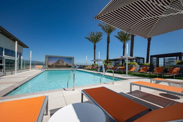 Listing photo 1 of 5