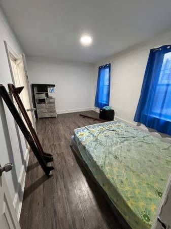 Listing photo 1 of 3