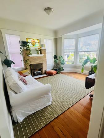 Listing photo 1 of 5