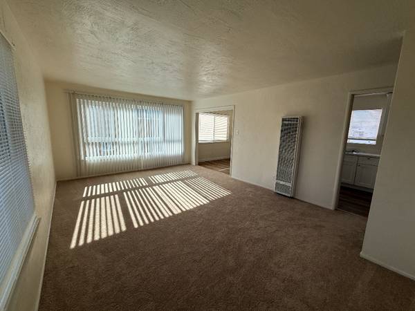 Listing photo 1 of 5