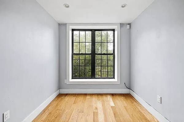 Listing photo 1 of 3