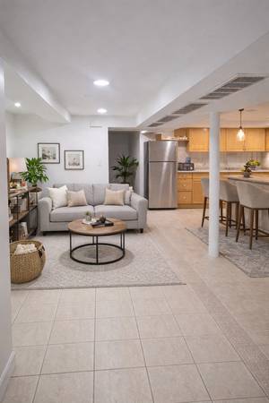 Listing photo 1 of 4