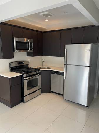 Listing photo 1 of 5