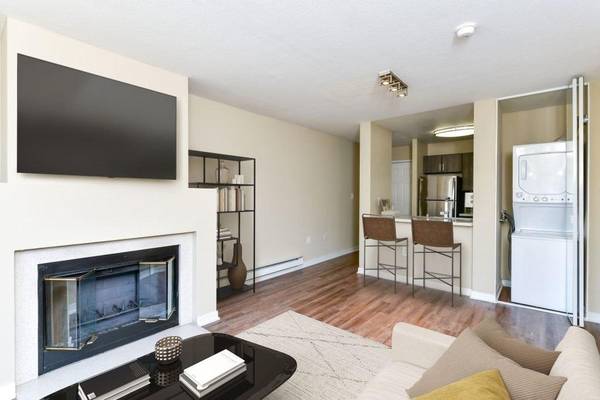 Listing photo 1 of 5