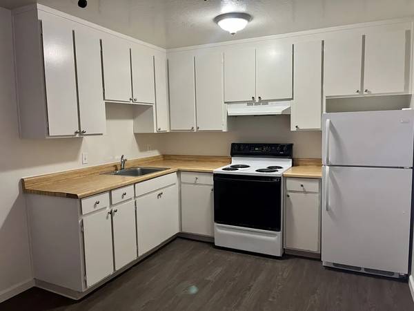 Listing photo 1 of 3
