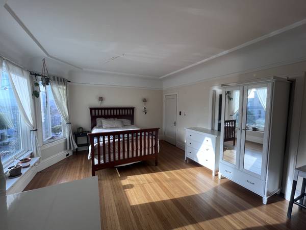 Listing photo 1 of 5