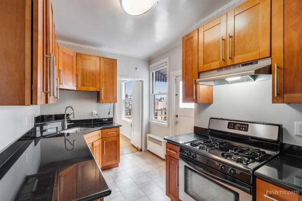 Listing photo 1 of 5