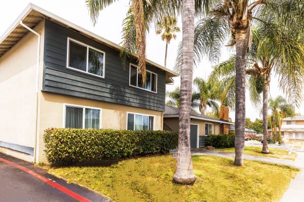 Listing photo 1 of 3