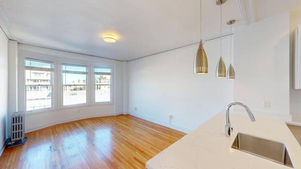 Listing photo 1 of 5