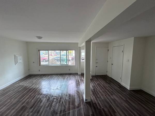 Listing photo 1 of 5