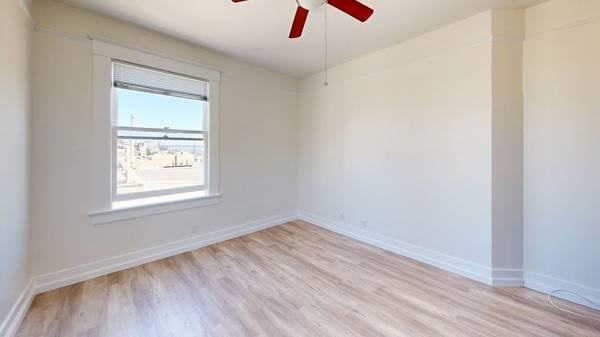 Listing photo 1 of 5