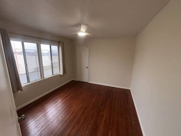 Listing photo 1 of 4