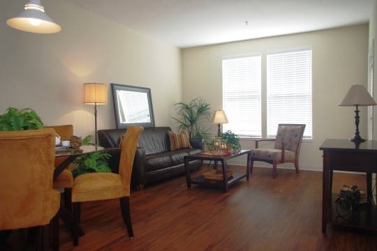 Listing photo 1 of 5