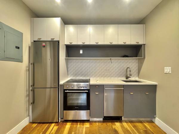 Listing photo 1 of 5