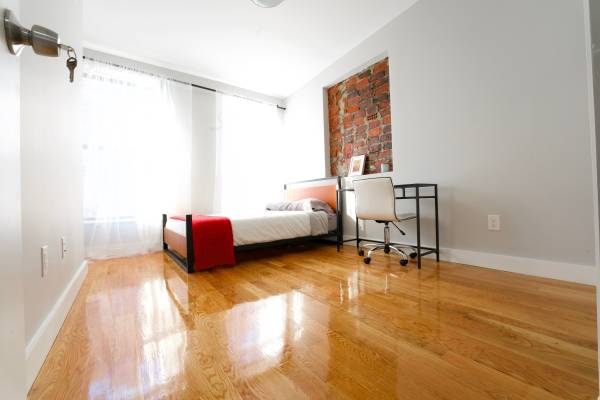 Listing photo 1 of 5