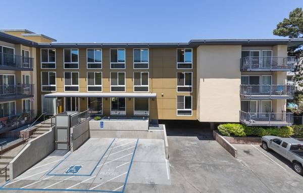 Listing photo 1 of 5