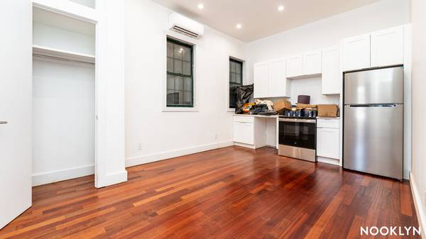 Listing photo 1 of 4