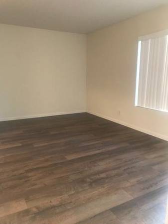 Listing photo 1 of 3