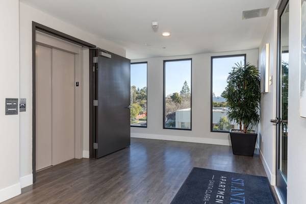 Listing photo 1 of 5