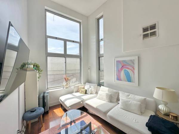 Listing photo 1 of 5