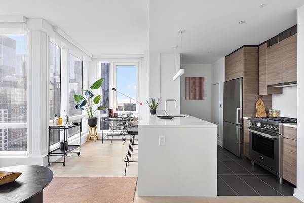 Listing photo 1 of 5