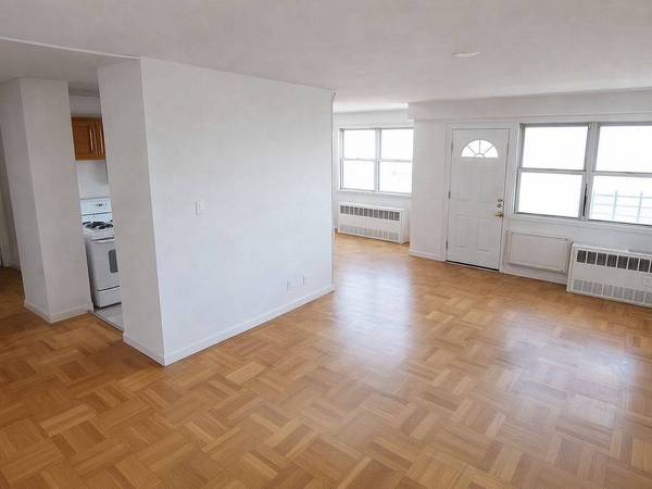 Listing photo 1 of 5