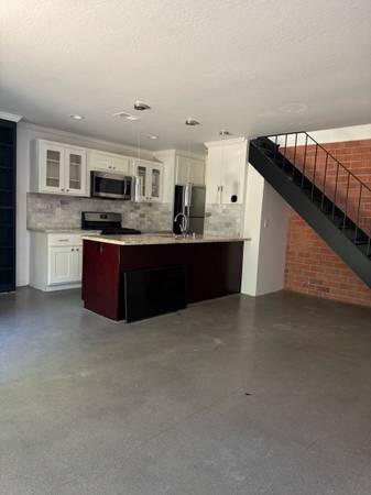 Listing photo 1 of 5