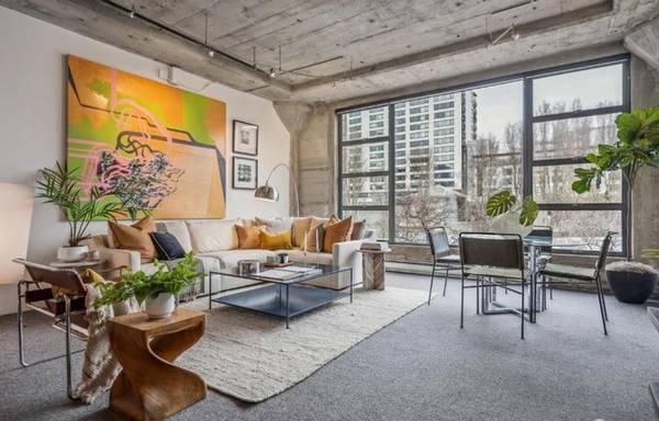 Listing photo 1 of 5