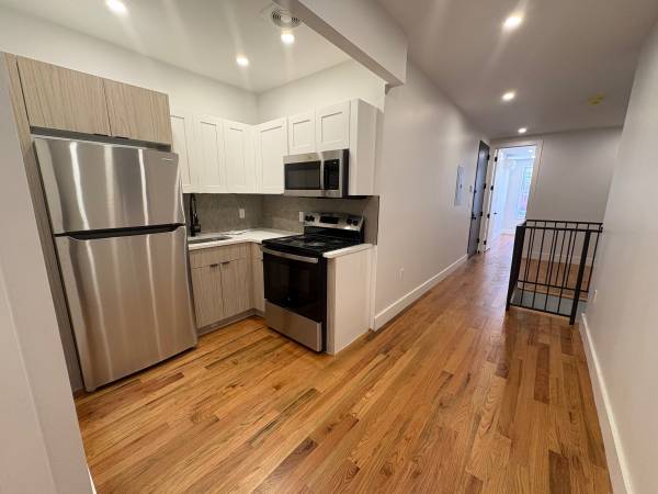 Listing photo 1 of 5