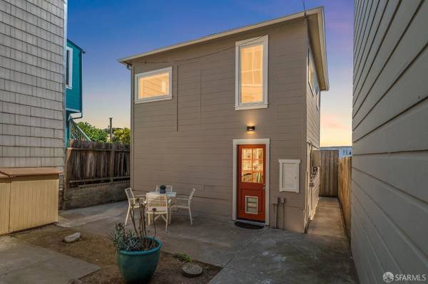 Listing photo 1 of 5