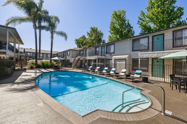 Listing photo 1 of 5