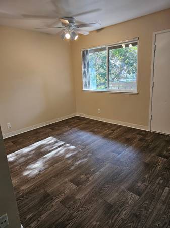 Listing photo 1 of 4