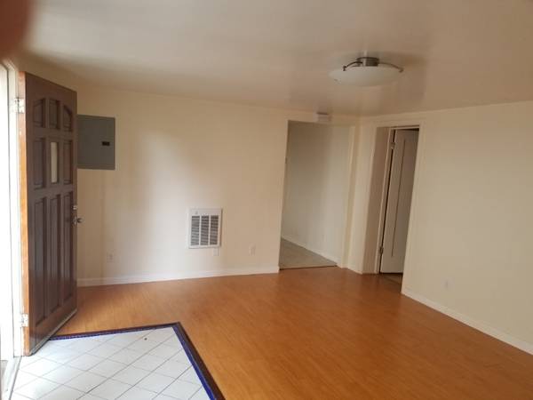 Listing photo 1 of 4