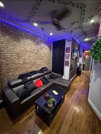 Listing photo 1 of 5