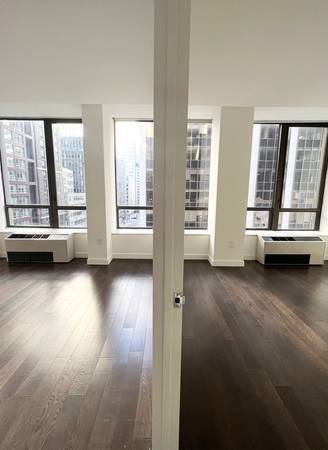 Listing photo 1 of 11