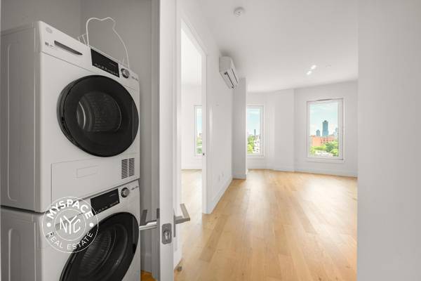 Listing photo 1 of 5