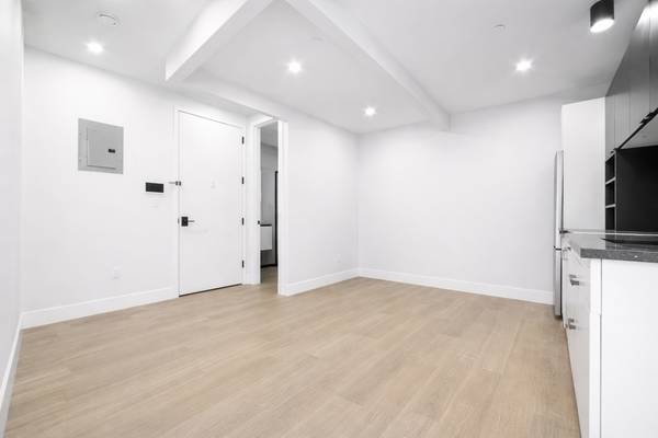 Listing photo 1 of 5