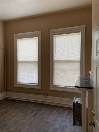 Listing photo 1 of 4