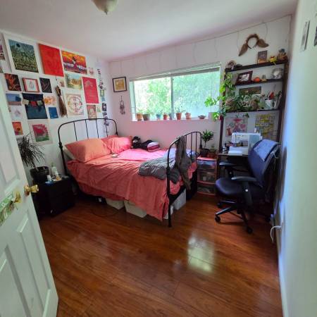 Listing photo 1 of 4